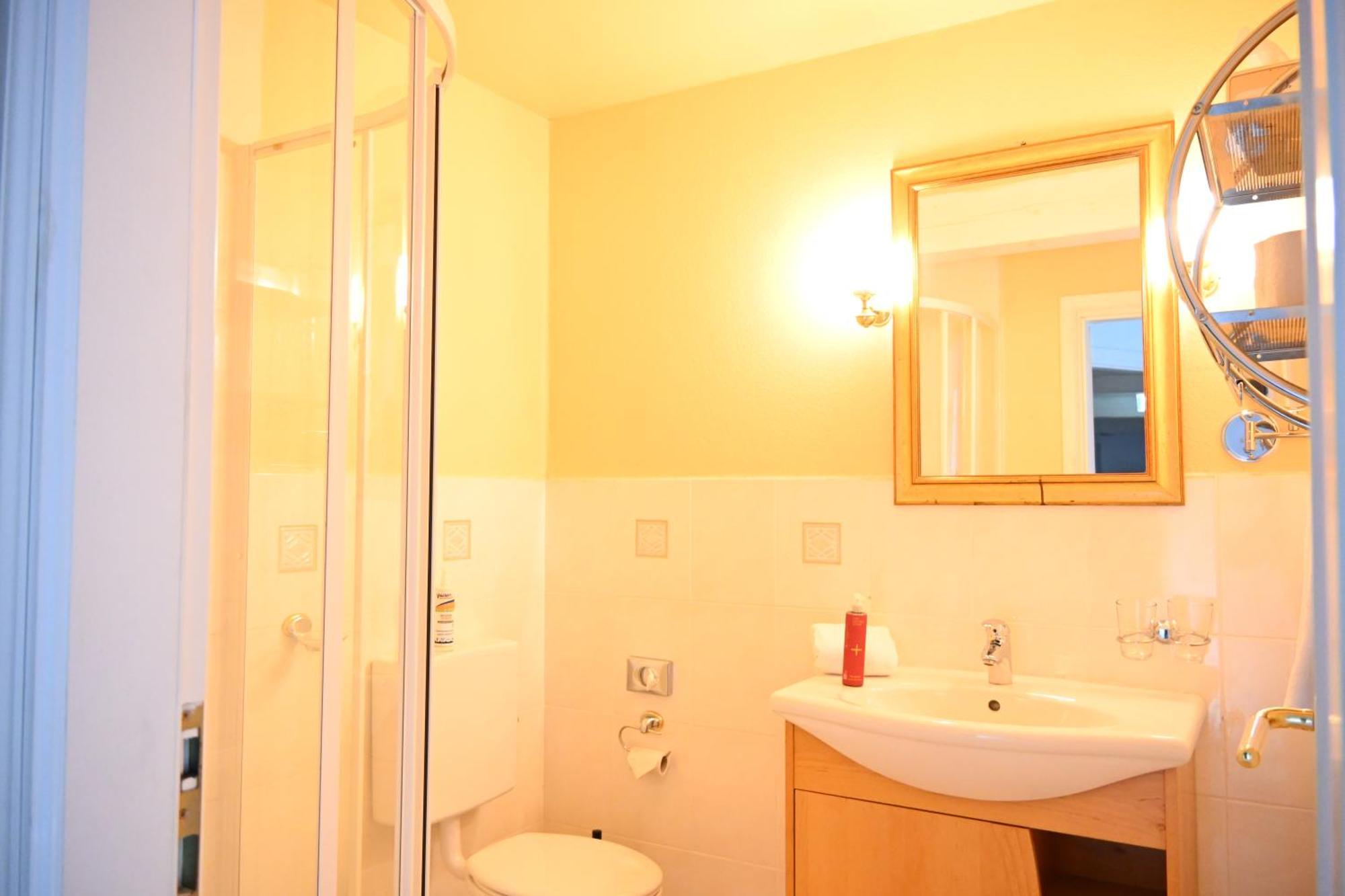 Landsitzhotel Und Seminarium Peterhof Hodorf Ngoại thất bức ảnh